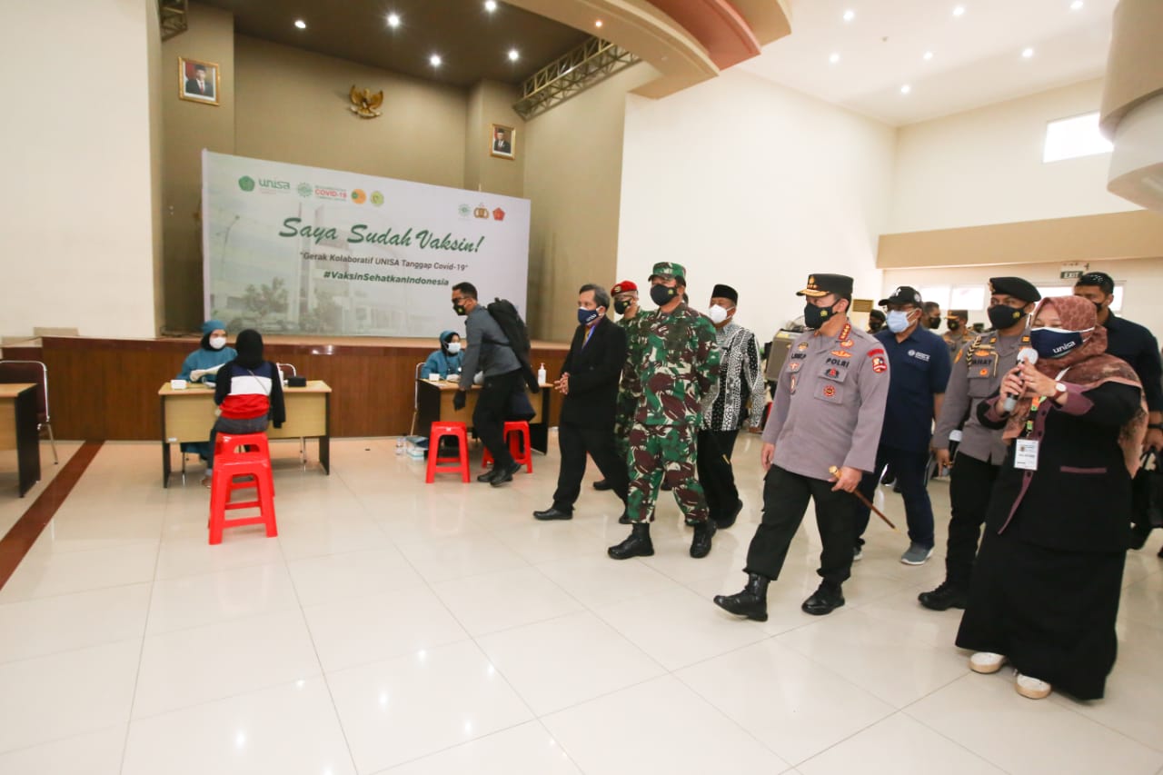 Panglima TNI dan Kapolri Tinjau Vaksinasi Massal di UNISA Yogyakarta