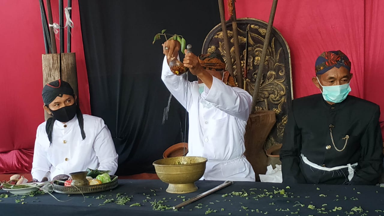 Pertahankan Tradisi, Pusaka Keraton Sumenep Dijamas