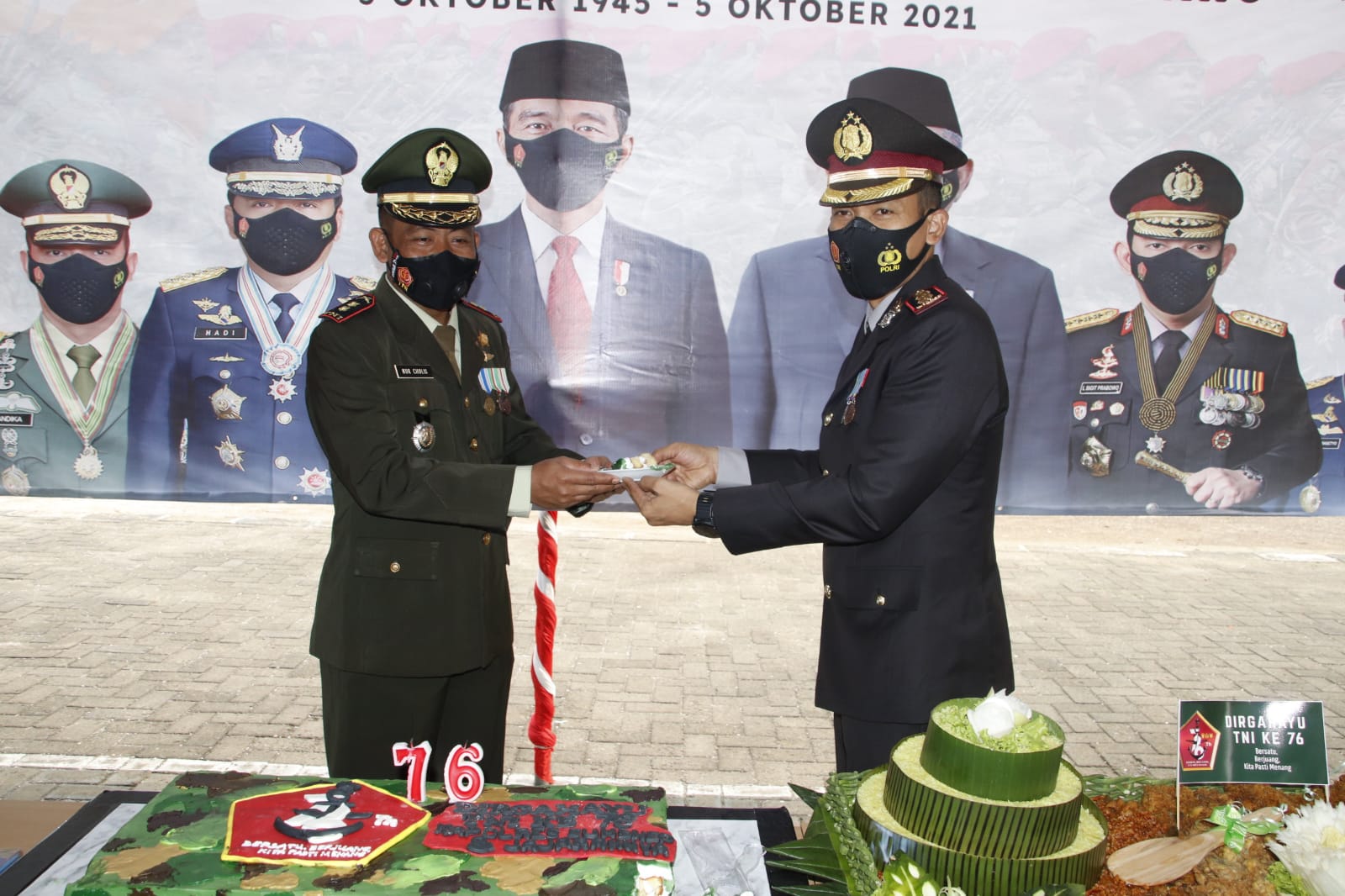 Kapolres Sumenep Beri Kejutan Nasi Tumpeng dan Kue Tart Kepada Dandim 0827
