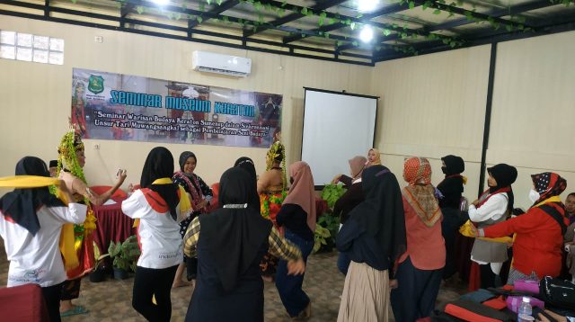 Seragamkan Gerak dan Musik Pengiring, Disparbudpora Sumenep Gelar Seminar Tari Muwangsangkal