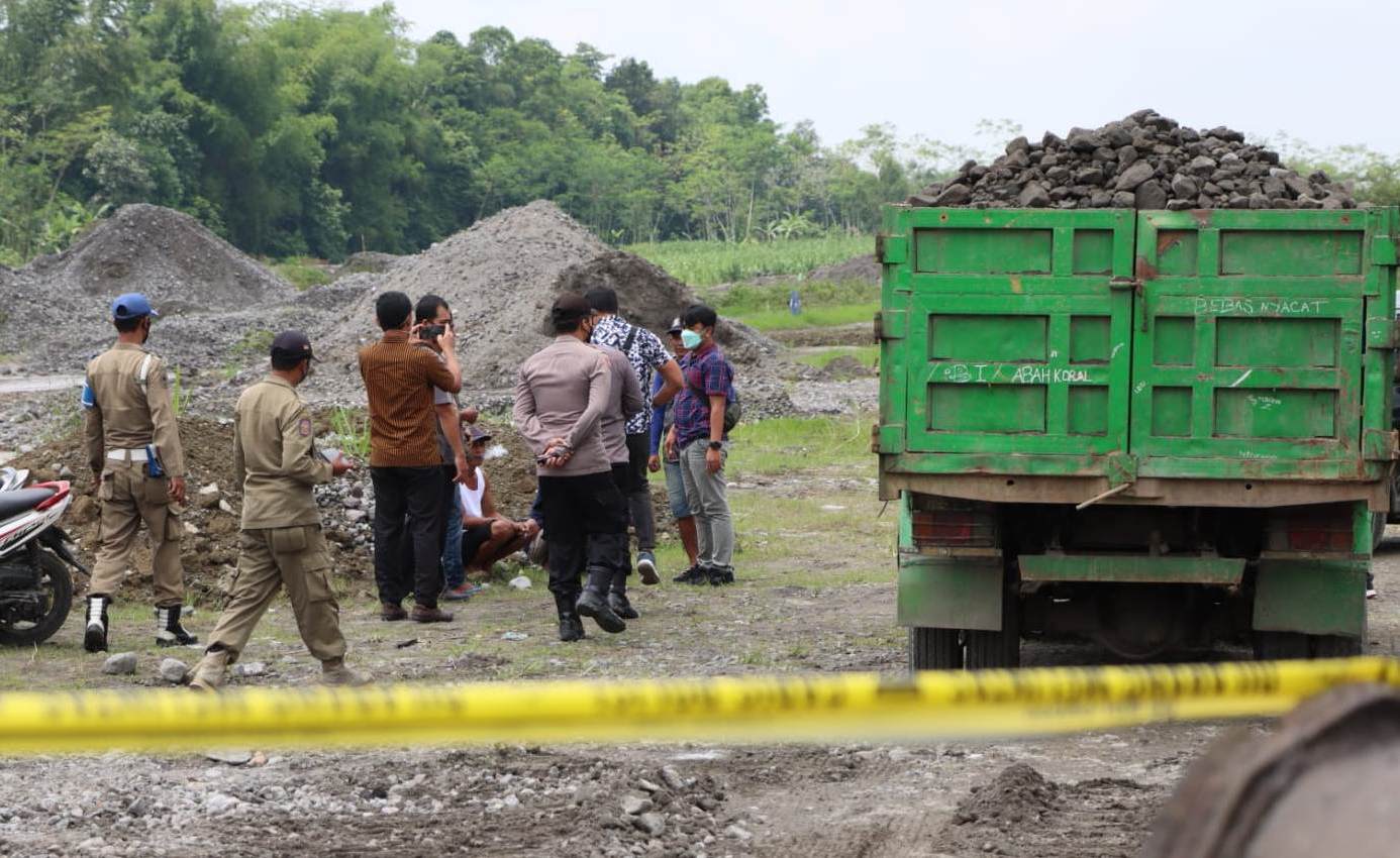 Polisi Tertibkan Tambang Ilegal di Desa Sumberasri