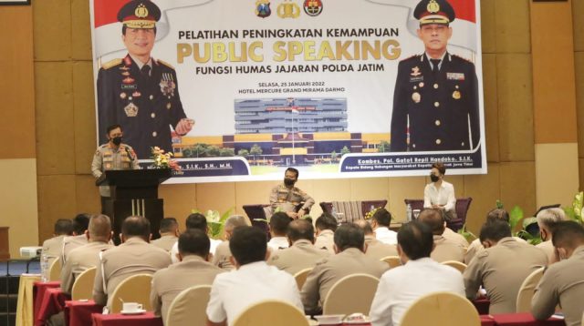 Bidhumas Polda Jatim Gelar Pelatihan Peningkatan Kemampuan Publik Speaking