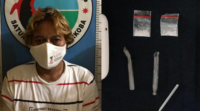 Warga Desa Pamolokan Diciduk Polisi Saat Santai di Ruang Tamu