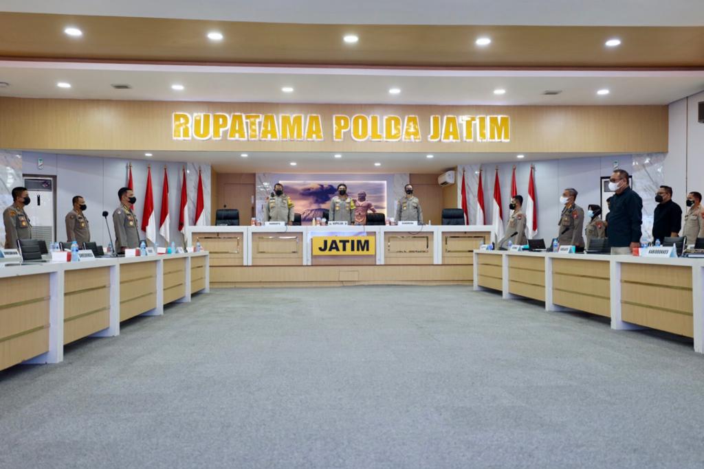 29 Polres Jajaran Polda Jatim Terima Penghargaan Pelayanan Publik dari Menpan RB