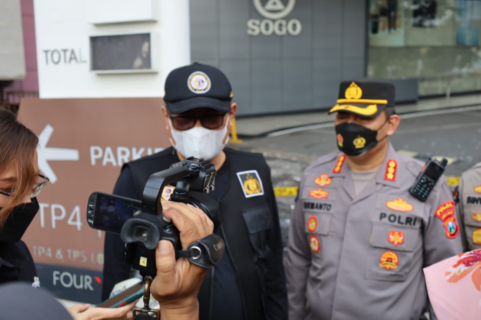 Tim Labfor Polda Jatim Lakukan Olah TKP Kebakaran Tunjungan Plaza 5 Surabaya