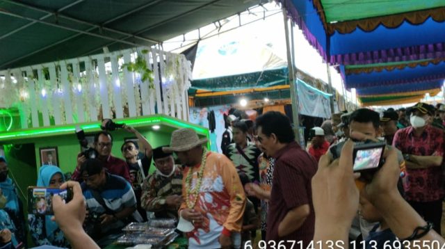 Pasarkan Produk UMKM, BUMDesma Gapura Buka Stand di Festival Paralayang Puncak Lanjari