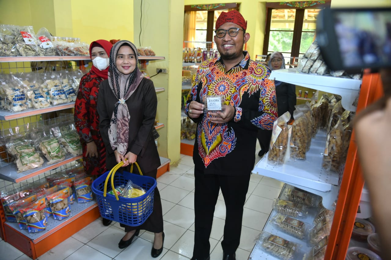 Bupati Sumenep Resmikan Mal UMKM