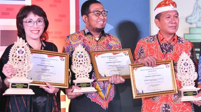 Bupati Sumenep Terima Penghargaan Penggerak Koperasi Terbaik