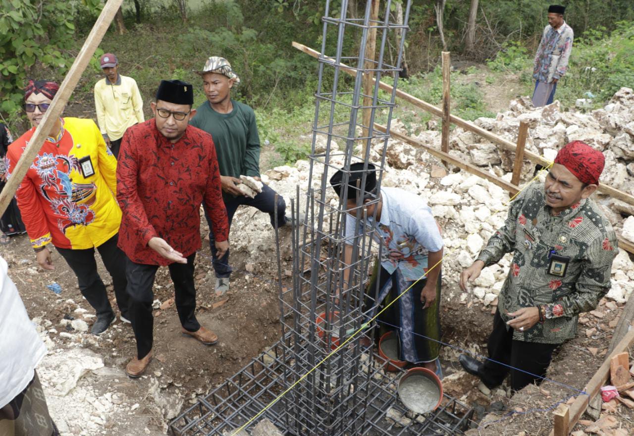Bupati Sumenep Letakkan Batu Pertama Pembangunan Gedung KH Abdul Wahab Hasbullah