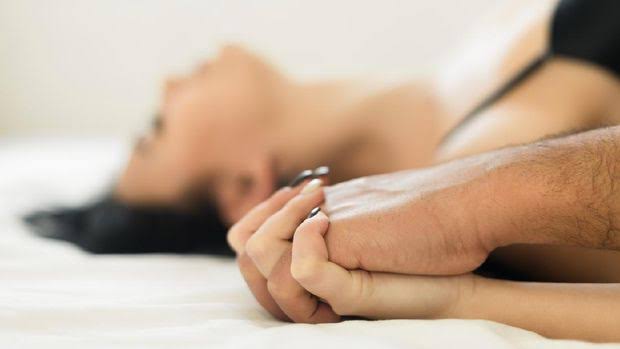 Buang Tisu Basah dan Obat Kuat, Begini Cara Tahan Lama Saat Berhubungan Intim dengan Pasangan