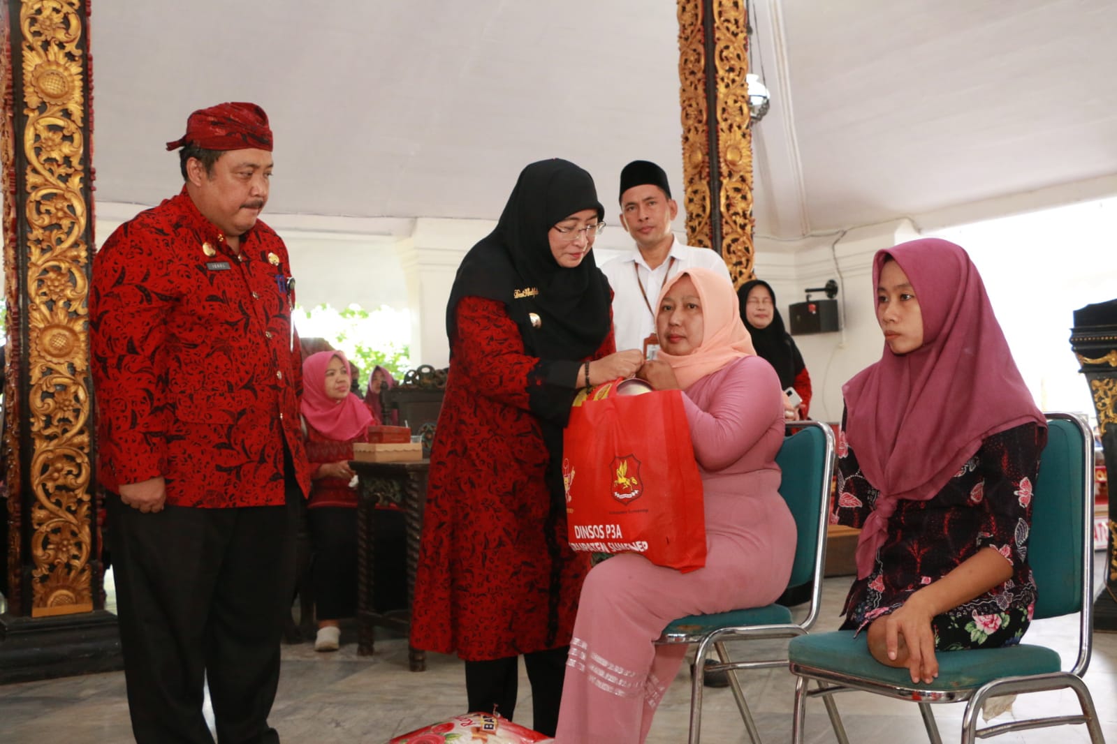 Dinsos P3A Sumenep Salurkan Bantuan Sosial Bagi 300 Orang Lansia dan Disabilitas