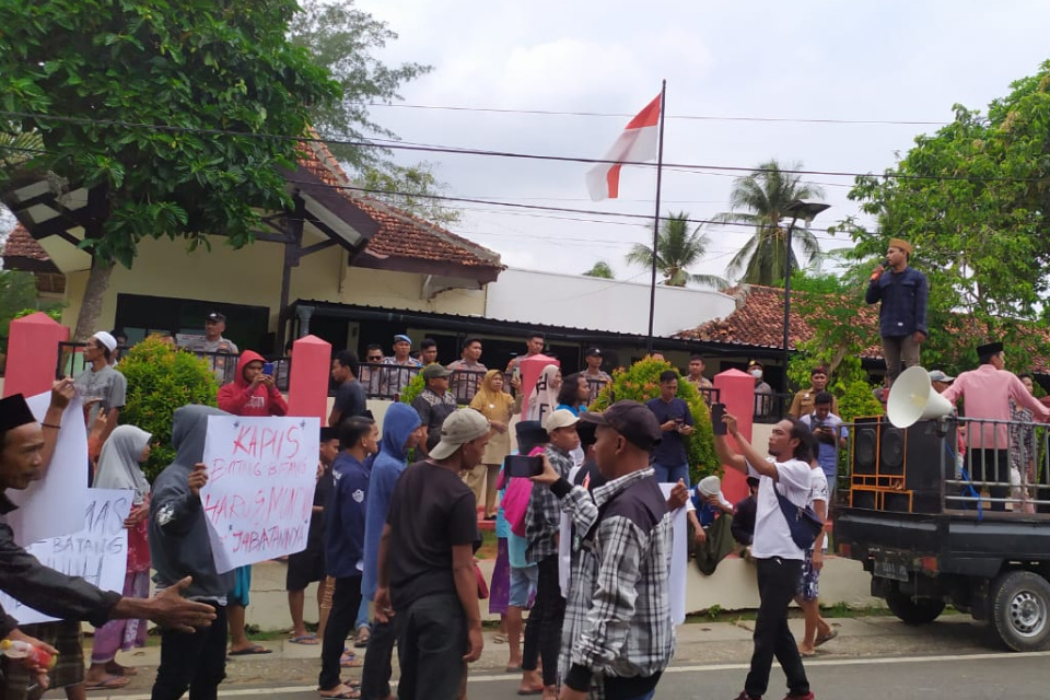 Buntut Dugaan Malpraktik Oknum Bidan, Aktivis Timur Daya Demo Puskesmas Batang-Batang