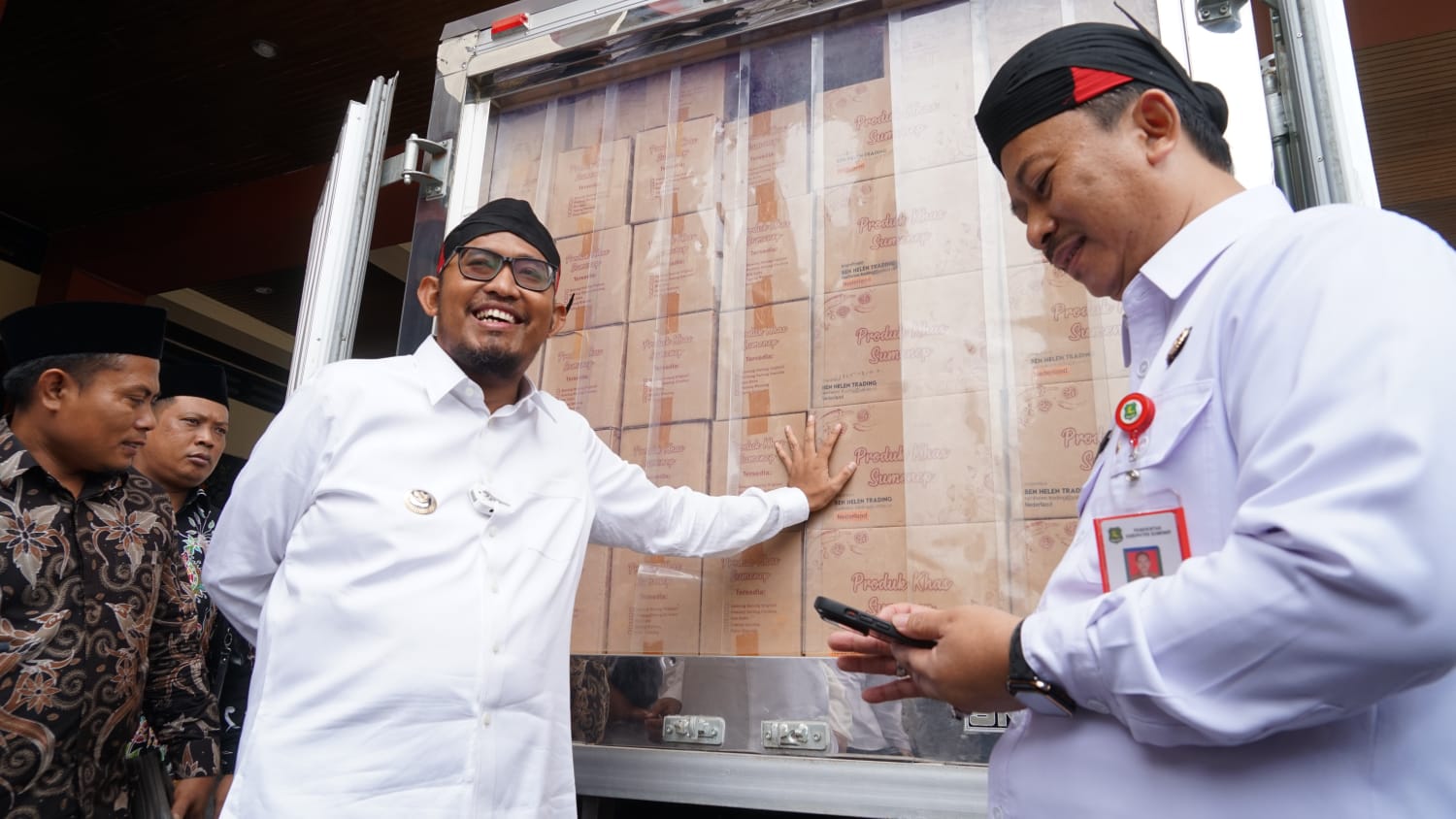 Bupati Sumenep Lepas Ekspor Perdana Bawang Merah Rubaru ke Belanda