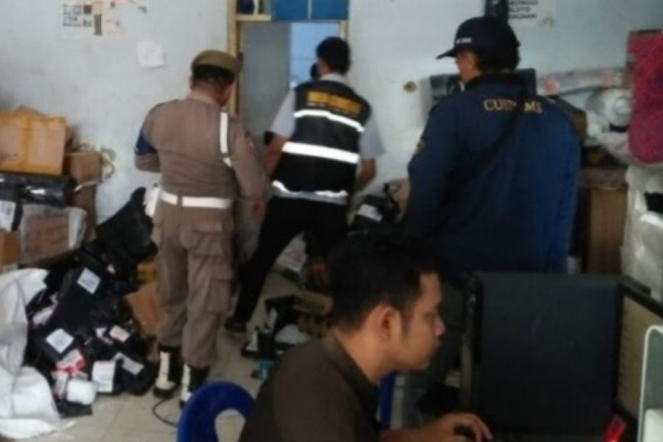 Tak Hanya Toko Kelontong, Operasi Gabungan Berantas Rokok Ilegal Sasar Jasa Pengiriman Barang