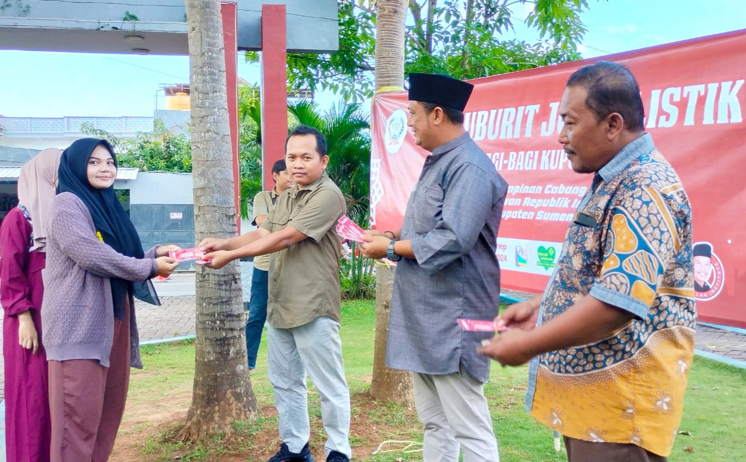 Ngabuburit Jurnalistik, DPC PWRI Sumenep Bagi-bagi Voucher Takjil