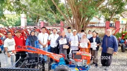 DKPP Sumenep Salurkan Bantuan Hand Traktor Bagi Petani