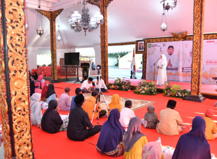 Berbagi Kebahagiaan di Bulan Suci, Pemkab Sumenep Bukber dengan Anak Yatim dan Kaum Dhuafa
