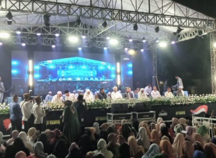 Ribuan Warga Hadiri Sumenep Bersholawat Bersama Majelis Sholawat At-Taufiq