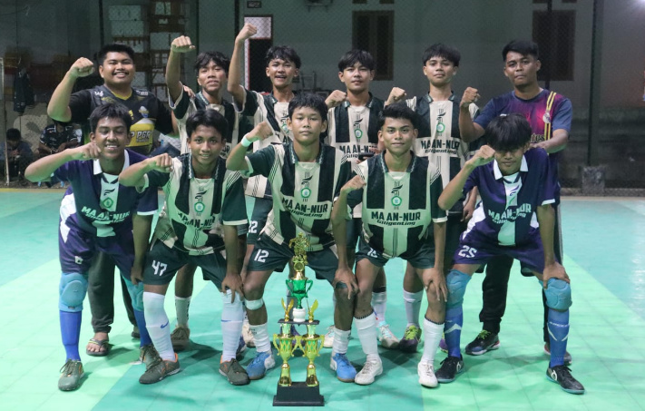 Tim Futsal MA Annur Giligenting Raih Juara 1 Turnamen Futsal Se-Madura