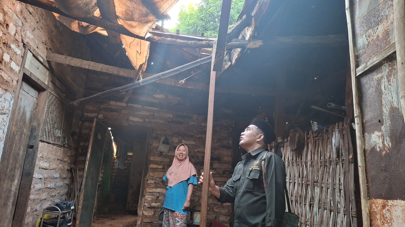 Baznas Sumenep Rekahkan Senyum Janda Lansia di Desa Salopeng