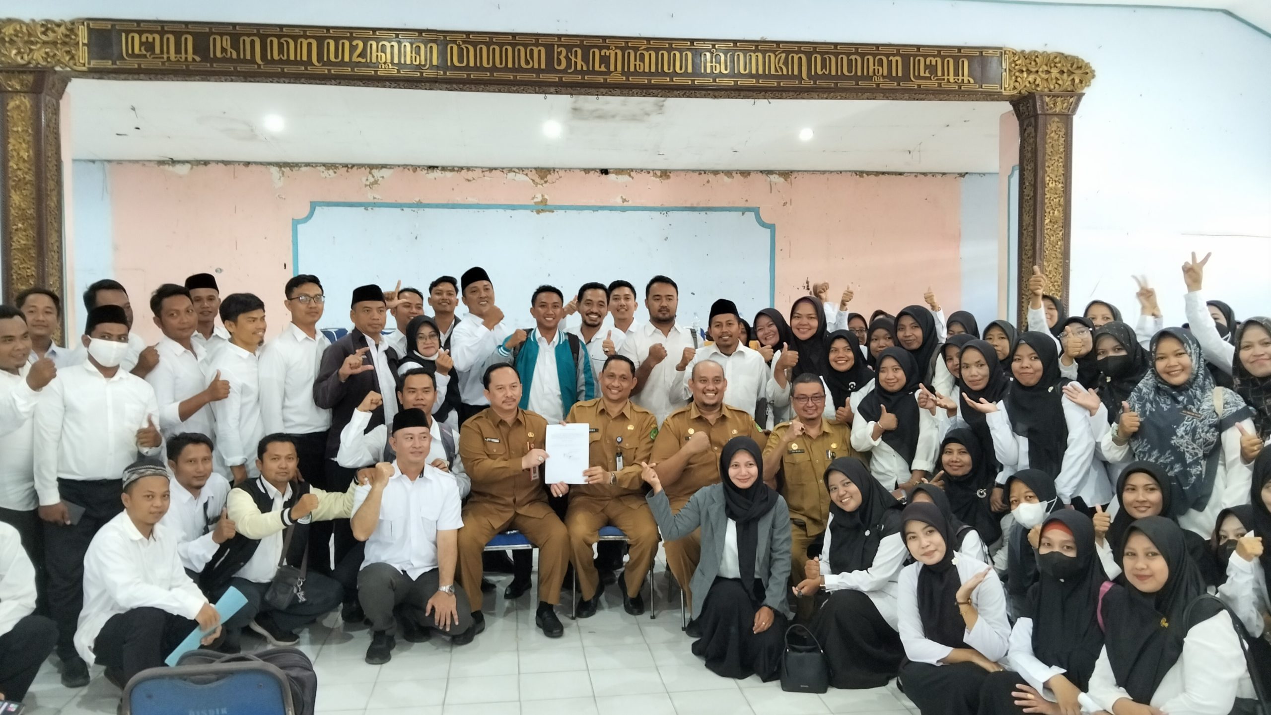Senyum Bahagia Guru Honorer Sumenep, Tuntutannya Diakomodir Disdik