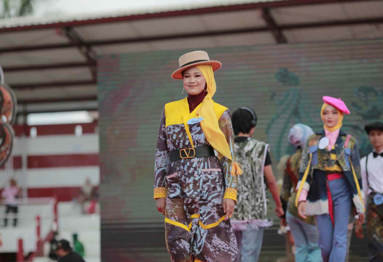 Puluhan Peserta dari Berbagai Daerah Meriahkan Festival Batik Sumenep 2025