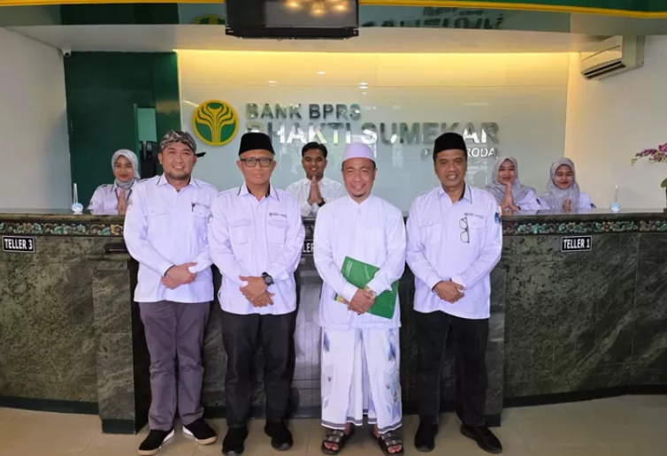 Hadirkan Kiai Musleh Adnan, BPRS Bhakti Sumekar Perkuat Spiritualitas dan Etos Kerja Karyawan