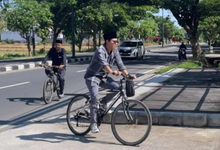 Fraksi PDIP Sumenep Gowes ke Kantor, Gerakan Nyata Tekan Konsumsi BBM