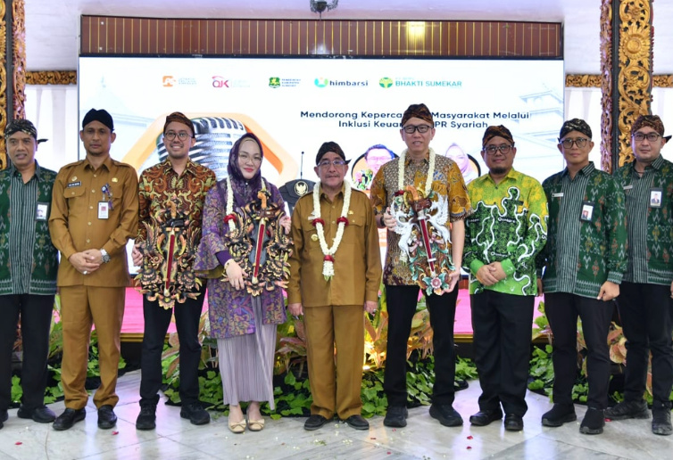 BPRS Bhakti Sumekar Perkuat Literasi Keuangan Syariah Lewat Talk Show di Pendopo Keraton Sumenep