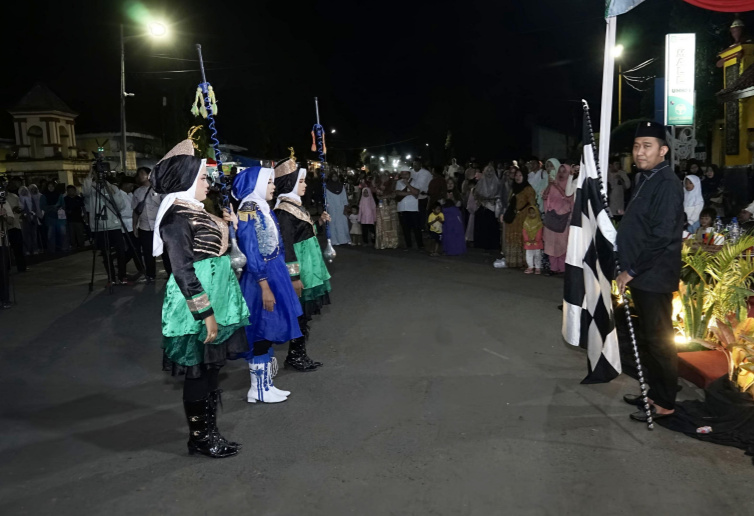 Ratusan Pelajar Semarakkan Pawai Muharam di Sumenep, Bupati Ajak Jadikan Tahun Baru Islam Momentum Perbaikan Diri