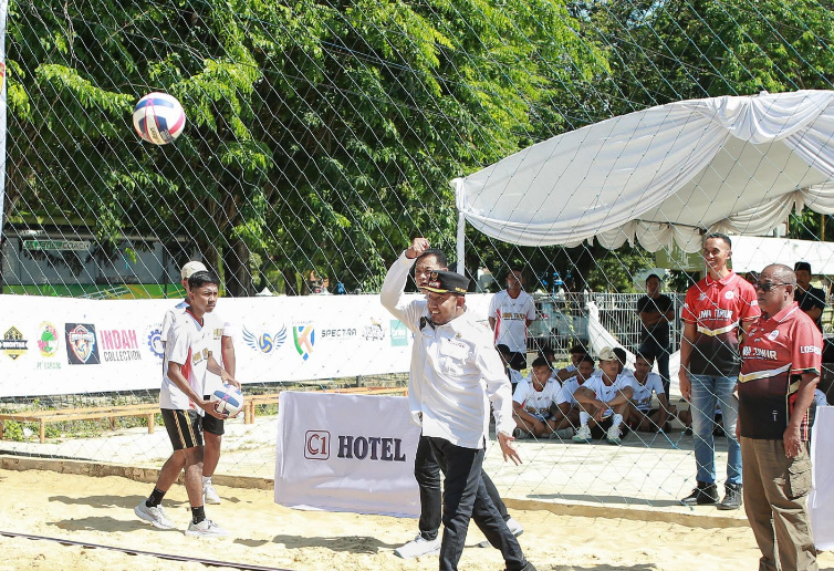 Buka Kejurprov Voli Pasir U-17, Bupati Sumenep Tegaskan Komitmen Pembinaan Atlet Jadi Prioritas