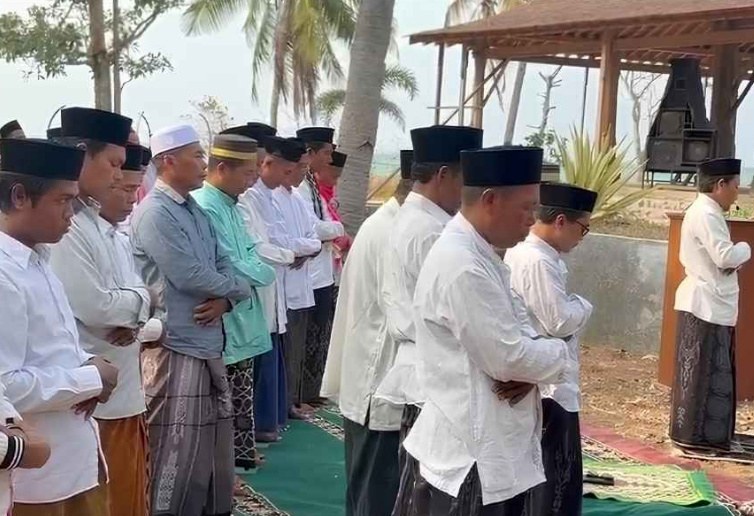 Kemarau Panjang, Ratusan Warga Masalembu Gelar Salat Istisqa